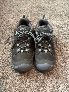 Keen Women's Brown Athletic Hiking Shoes with Light Gray Accents